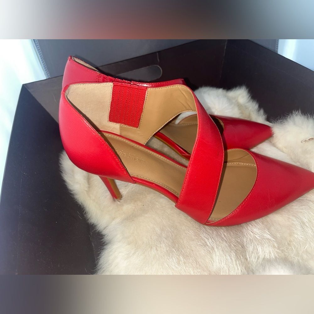 Calvin Klein Women Wrap Heel Red  Patent Leather Gella Slip On Pumps Sz 6.5 - Picture 2 of 6